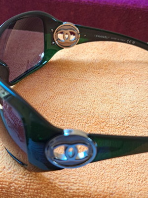 Chanel sunglasses black-green gradient