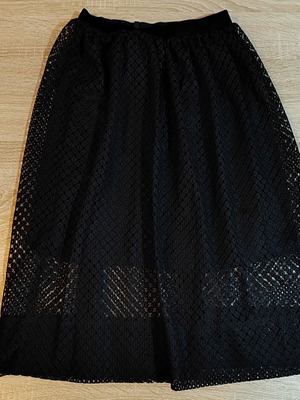 United Colors of Benetton double black skirt size S like new