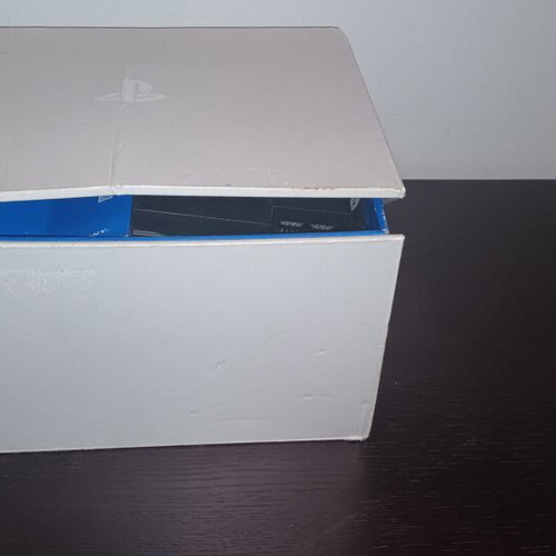 PS4 VR headset like new, functional, with box