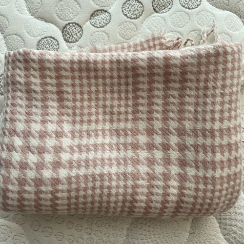 Scarf pink and white like new
