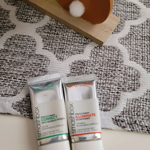 Smashbox primers 2 pcs used, orange with vitamin C and green for redness correction