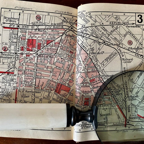 Old collectible Paris travel guide 1946 used, French