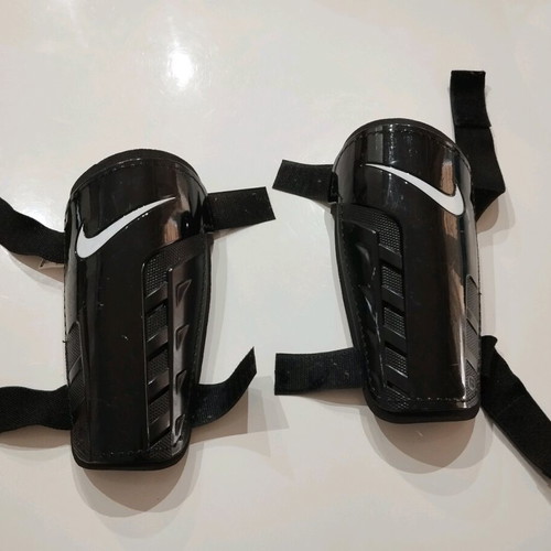 Nike shin guards number 1 children used, black