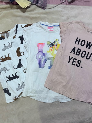 Set of three girls t-shirts like new, sizes 134-140, Champion