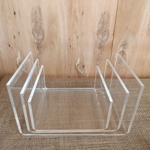 Jewelry display stands set of 3 made of plexiglass like new