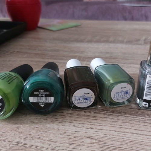 Nail lacquers used, set of 10 with popular brands
