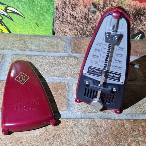 Metronome Taktell Piccolo Burgundy by Wittner like new