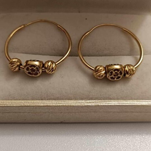 Gold earrings 14 carat like new