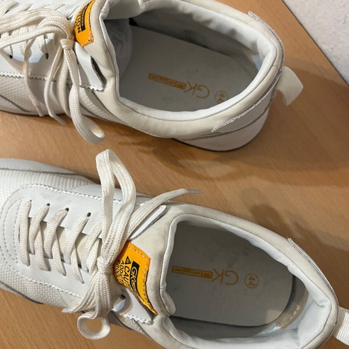 GK men's athletic shoes like new, size 44, white and yellow