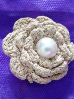 Knitted flower pin new, white and beige