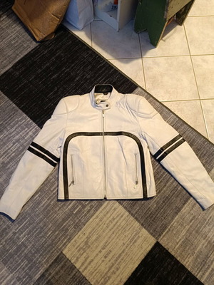 G&G Leather Jacket Medium like new, white
