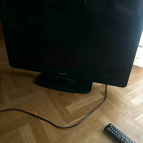 Philips 32-inch TV like new with remote control