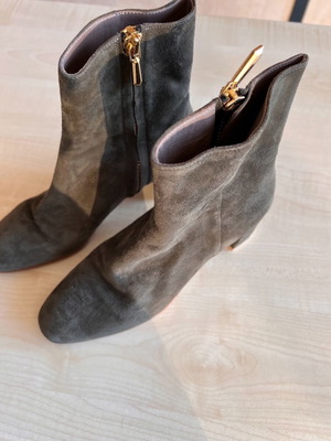 Women's boots like new, green suede leather, size 37.5