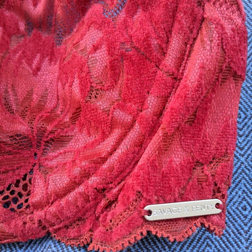 Savage X Fenty Red Velvet bra new, red