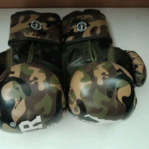 Boxing gloves like new for kids and women