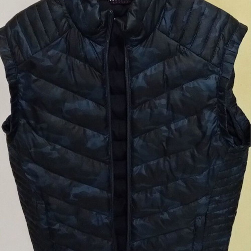 Wheels of Fire sleeveless camo jacket for boys like new, size M