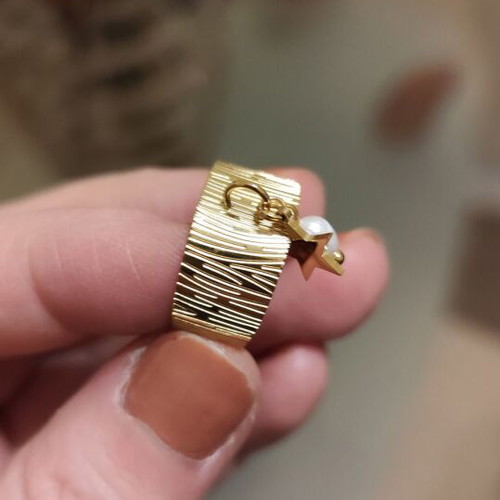 Gold-colored stainless steel ring new with star and pearl detail