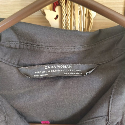 Zara shirt with embroidered flowers used, size medium