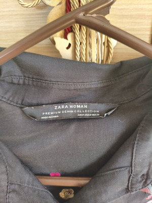 Zara shirt with embroidered flowers used, size medium
