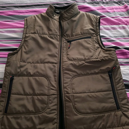 Men's khaki vest like new, lightweight and comfortable size L