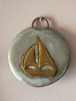 Wall decor used, metal two-tone, diameter 9.5 cm