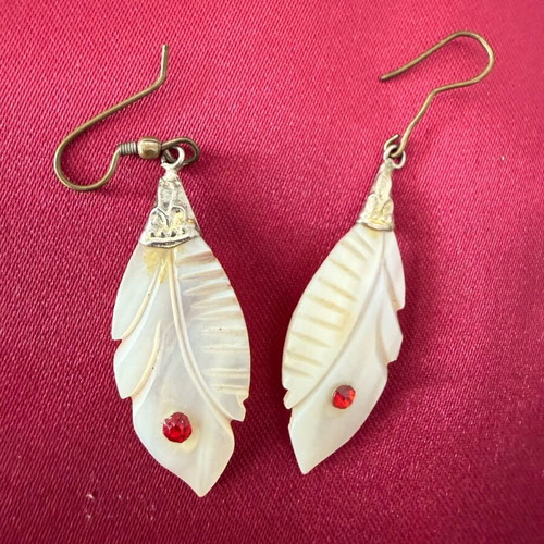 Earrings used without clasp