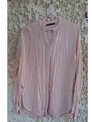 Crep pink striped long sleeve shirt size M like new