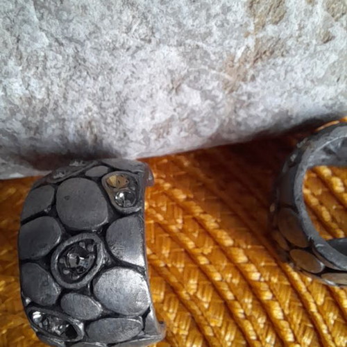 Metallic earrings like new with shiny crystals silver