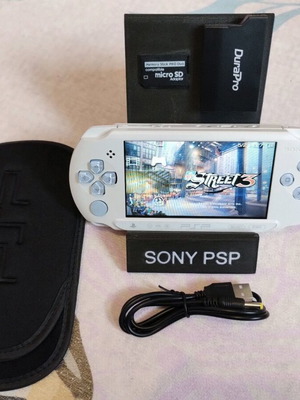 Sony PSP E 1004 Street бял употребяван комплект с 64GB игри