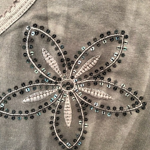 Summer camouflage shirt with embroidered flowers like new, size L