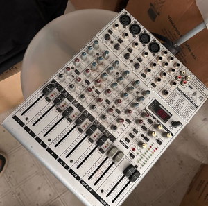 Behringer Eurorack UB1204FX-PRO Mixer