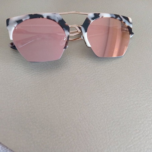 Med sunglasses used with metal and acetate frame, pink gold lenses