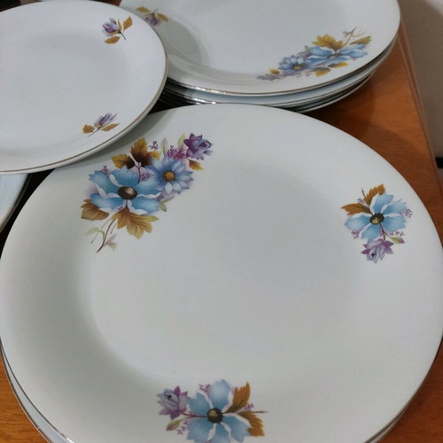 Elke Chalkis collectible plate set 16 pieces like new