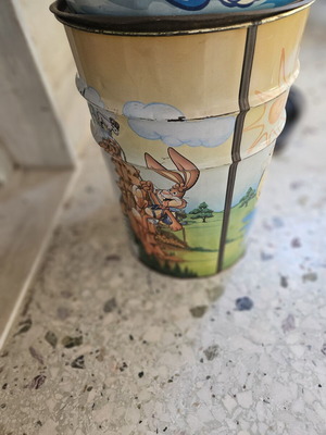 Vintage μεταλλικός τενεκές Nesquik Nestlé με τον λαγό Quicky μεταχειρισμένος