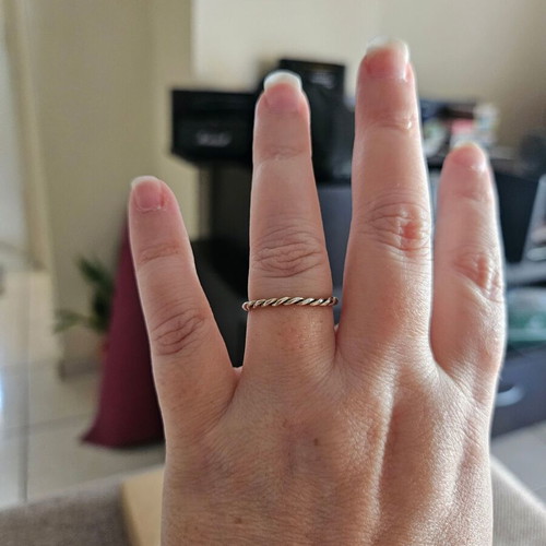 Twisted gold ring like new