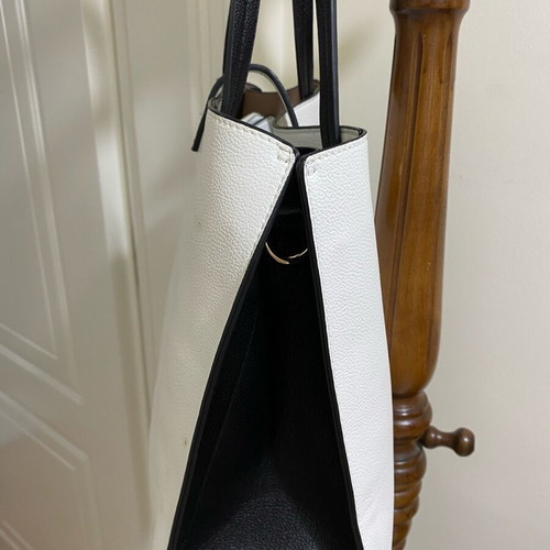 Handbag like new, black and white