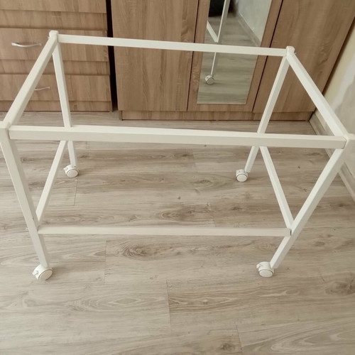 Baby cot on wheels like new, detachable frame and washable fabric