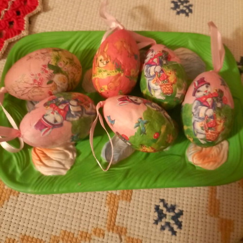 Small platter 20x12 cm like new with paper hanging eggs