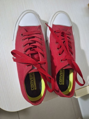 Γυναικεία αθλητικά Adidas Chuck Taylor ολοκόκκινα σαν καινούργια