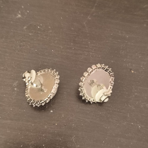 Agapitos earrings like new, clip-on, white