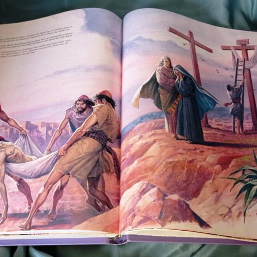 Bible with Pictures hardcover, like new, 312 pages