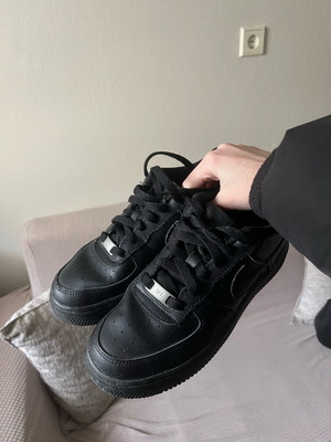 Nike Air Force 38 athletic shoes like new, black