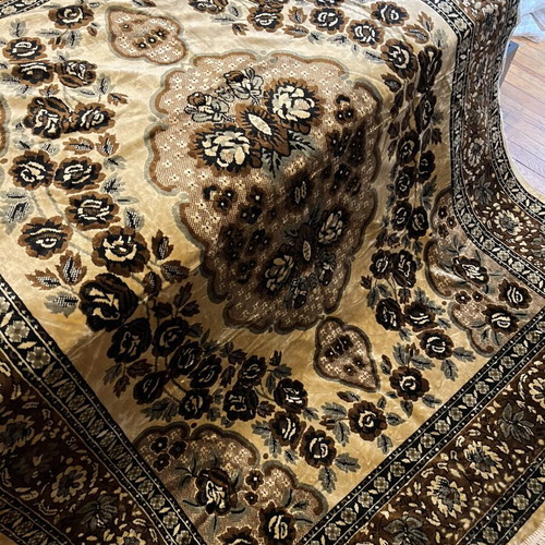Wool rug like new, very soft and washable
