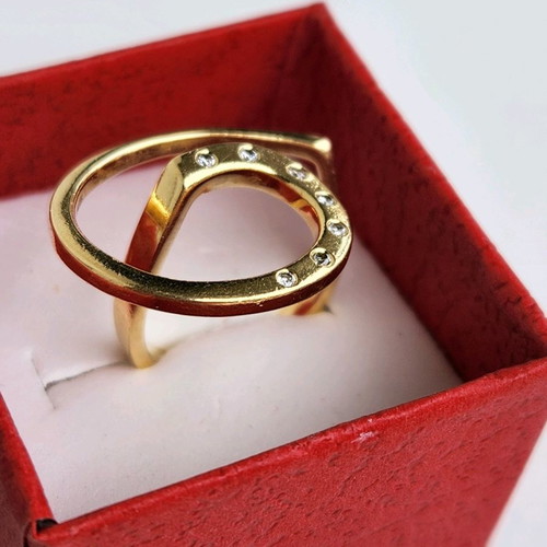 Gold 18K ring used with 7 small diamonds size 54