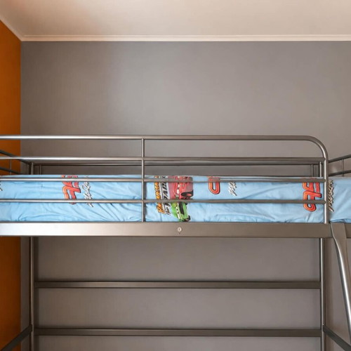 Bunk bed with like new mattress