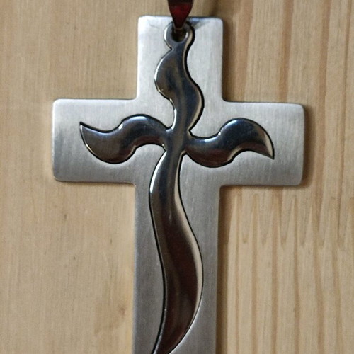 Pendant crosses like new, set of 4, gold and silver colors