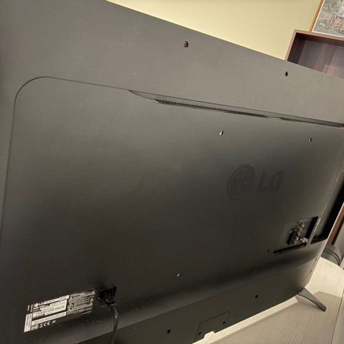 LG TV Lg-49LH541V used with broken panel for spare parts