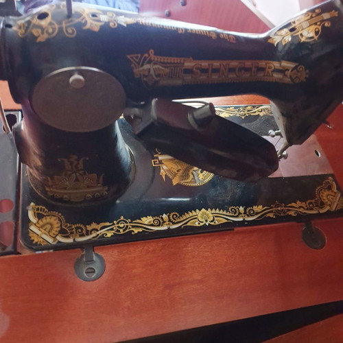 Singer automatic electric sewing machine in cabinet new