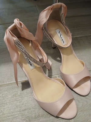 Ninashoes Pink Heels Like New Size 37