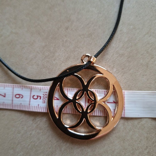 Pendant rose gold new with cord